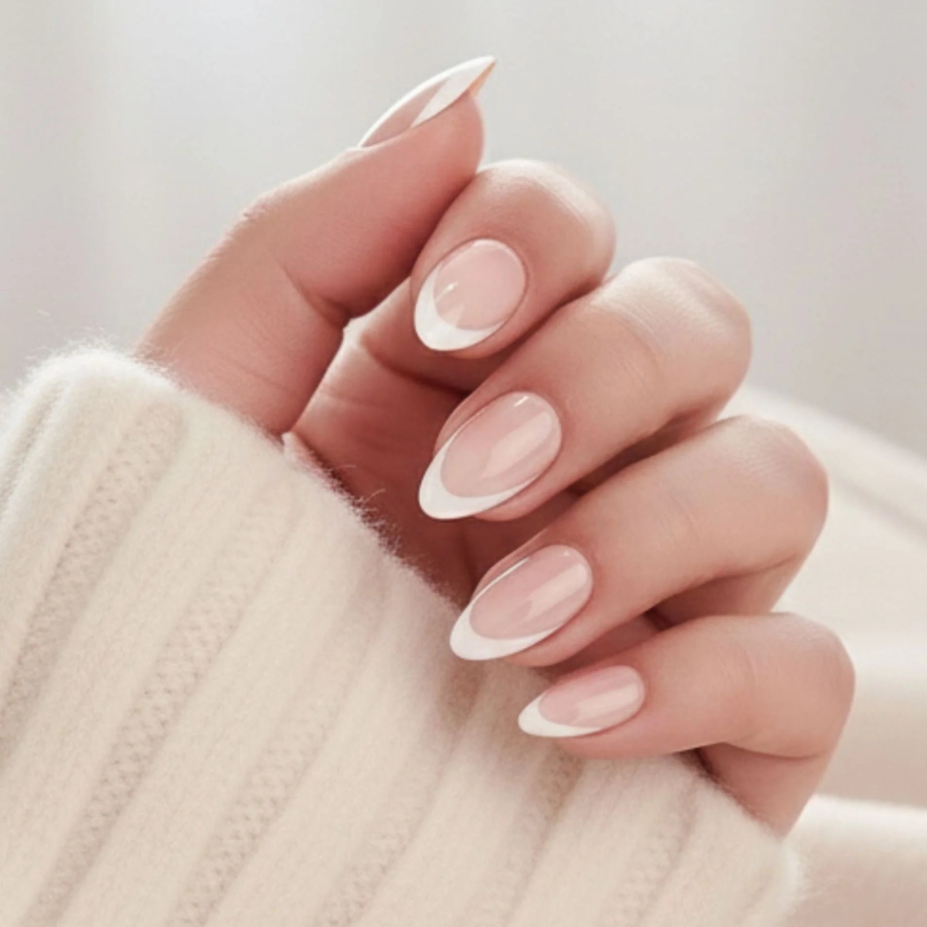 XNails fransk hvit almond løsnegler for bryllup og hverdag