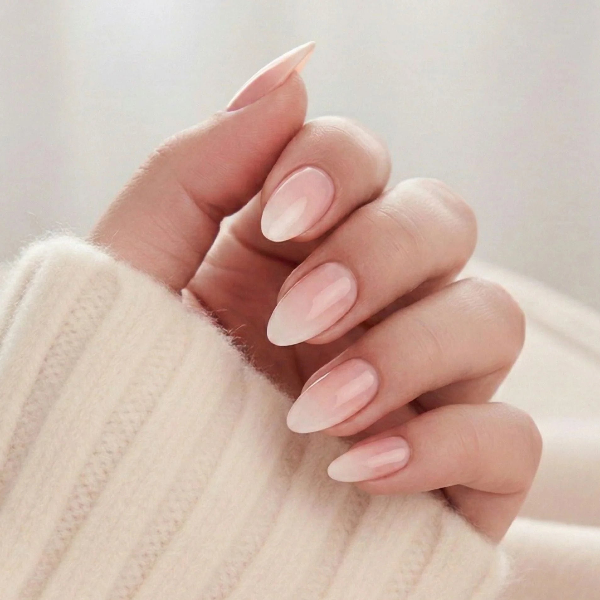 XNails ombre almond løsnegler med myk fargeovergang